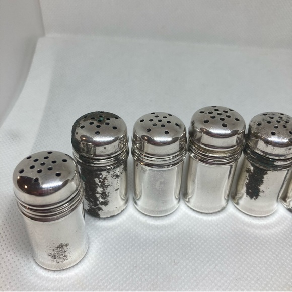 Set of 8 Silver Plated W.M.Co #4 Personal Salt and Pepper Shakers Vintage - Picture 4 of 16